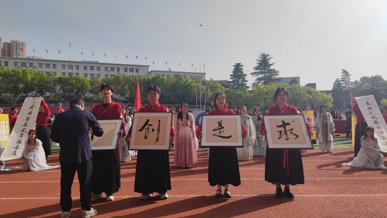 藝術(shù)與設(shè)計(jì)學(xué)院四月份審核性評(píng)估階段性小結(jié) 文化藝術(shù)活動(dòng)的組織策劃與實(shí)踐